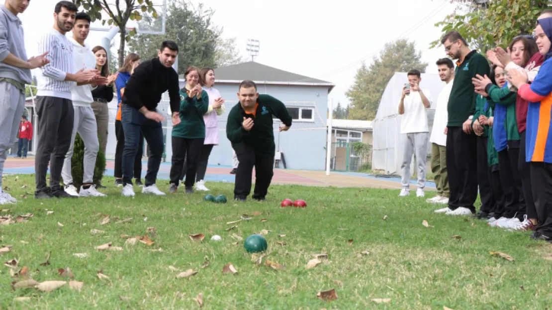 Büyükşehir'den özel öğrencilere spor şenliği