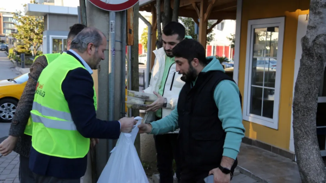 Büyükşehir'den taksicilere sıcak iftarlık