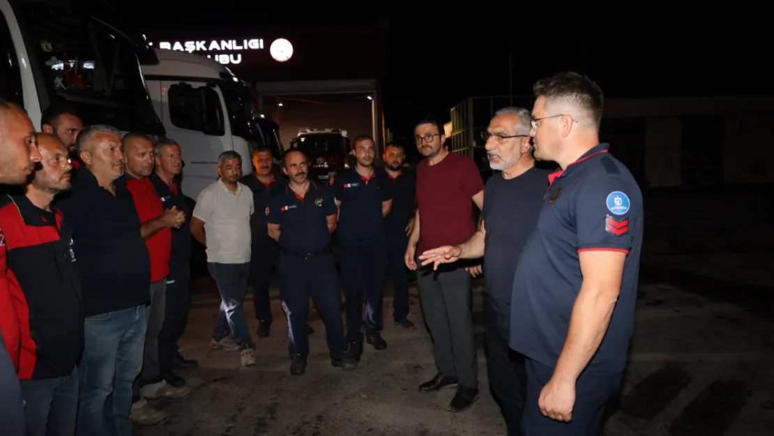 Büyükşehir ekipleri, yangınlara karşı tek vücut