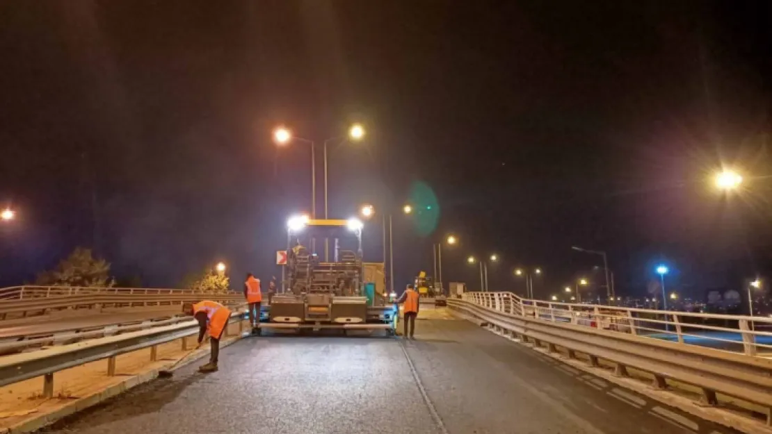 Büyükşehir gece yarısı asfaltlama yaptı!
