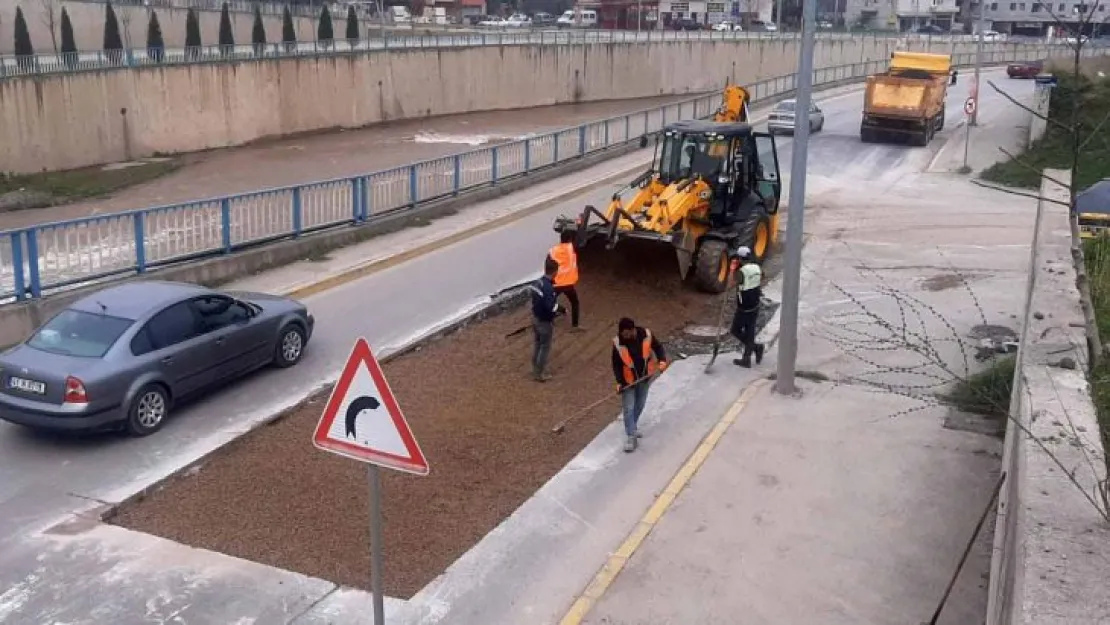 Büyükşehir kendi ürettiği asfaltı kullanıyor