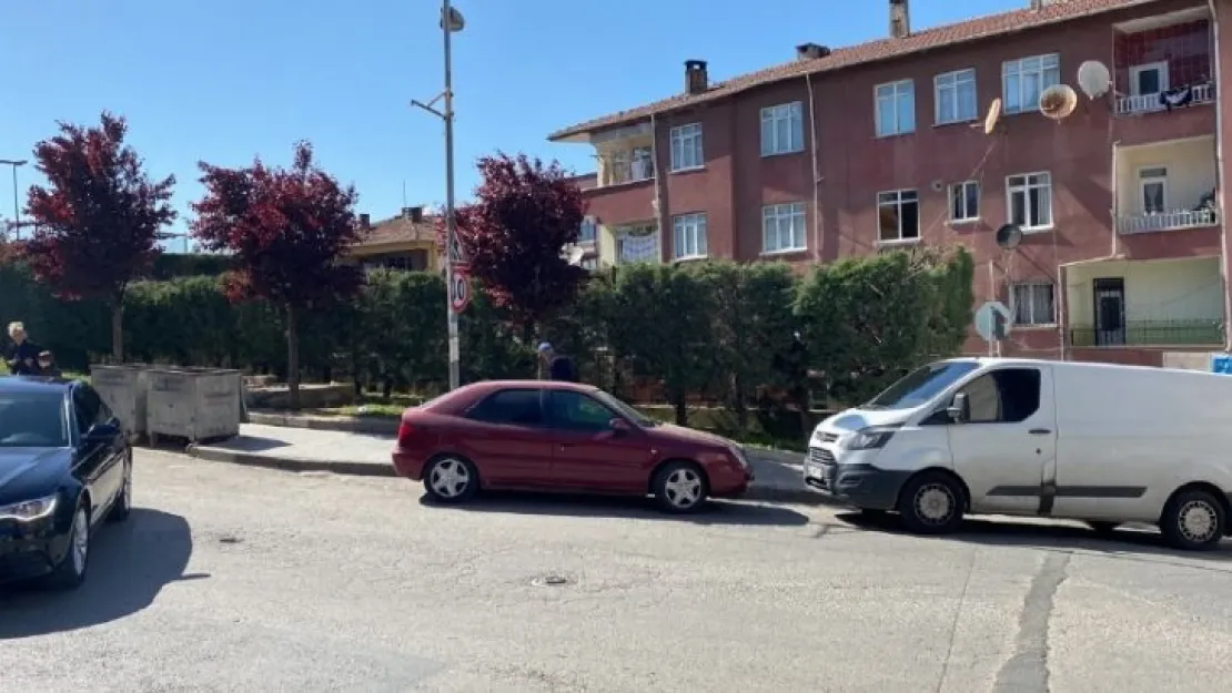 Caddede yürürken silahlı saldırıya uğradı!