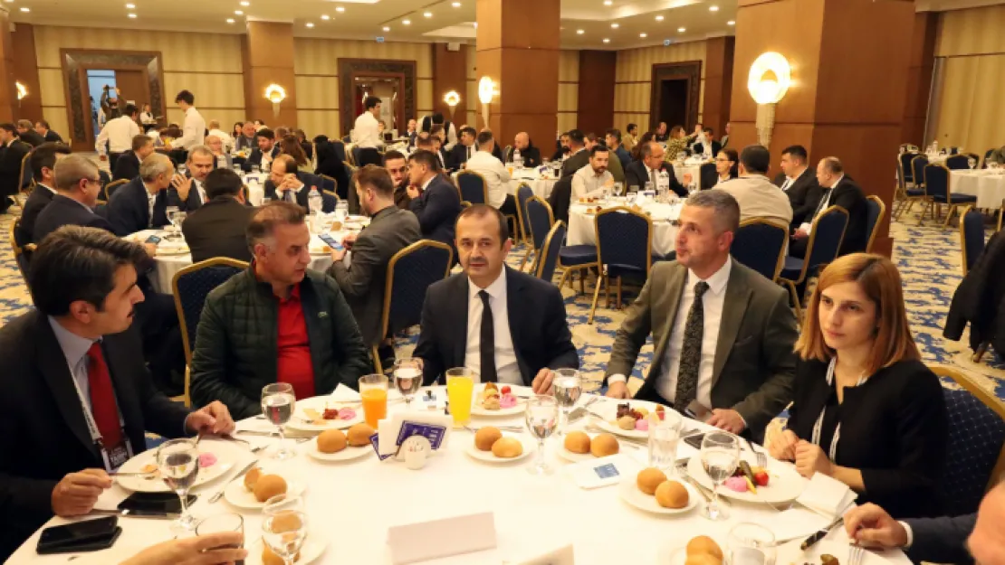 Çalıştaya gelen konuklar gala yemeğinde buluştu
