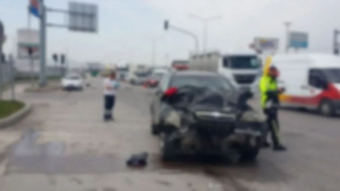 Camdan fırlayan şahıs TIR'ın altında kaldı