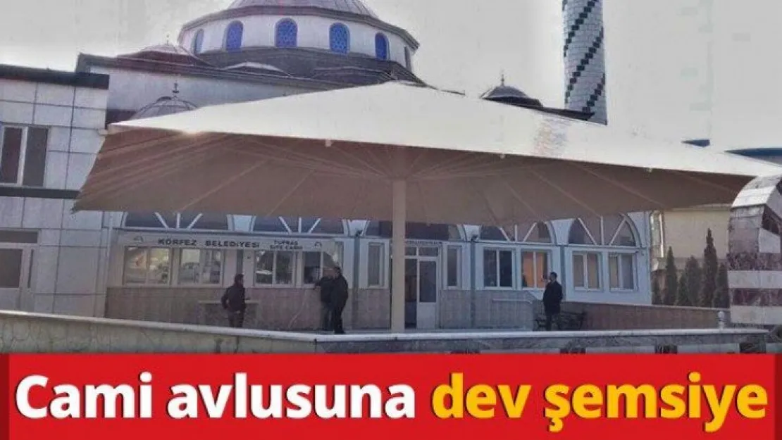 Cami avlusuna dev şemsiye