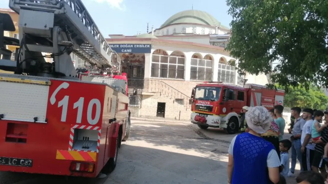 Camide yangın paniği!