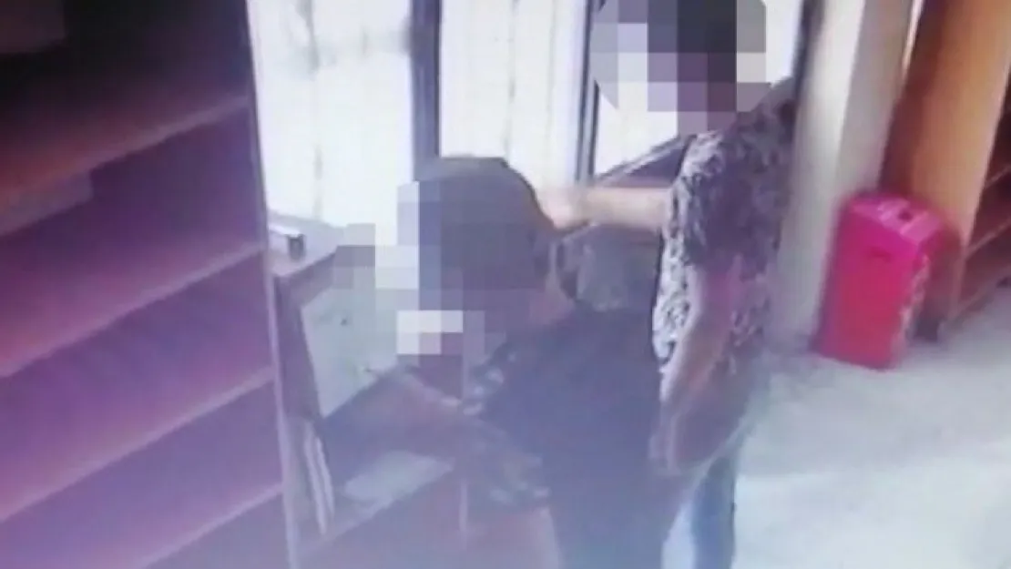 Caminin sadaka kutusundaki paraları çalan şahıslar yakalandı