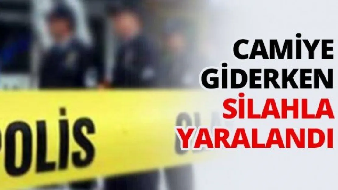 Camiye giderken silahla yaralandı