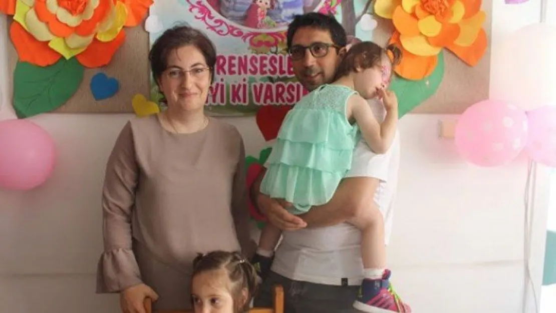 Cansu yeni yaşına sevenleriyle girdi