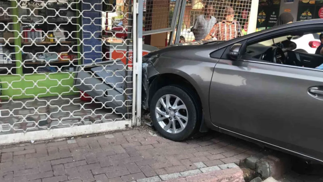 Otomobil marketin kepenklerine girdi!