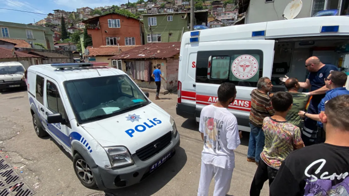 Çatıya çıkarken merdivenden düşerek yaralandı