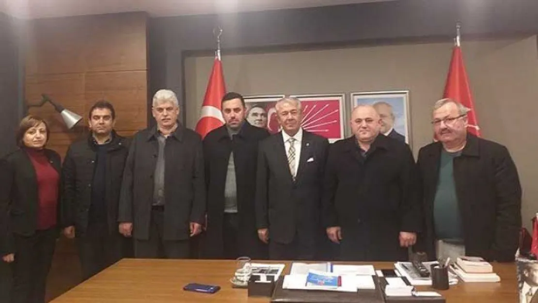 'Çilekeş kamyoncu yük değil, dert taşıyor'