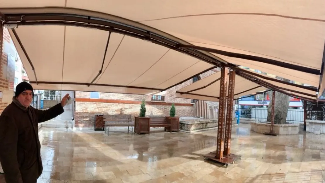 Çınarlı Camii'ne pergola sistemi kuruldu