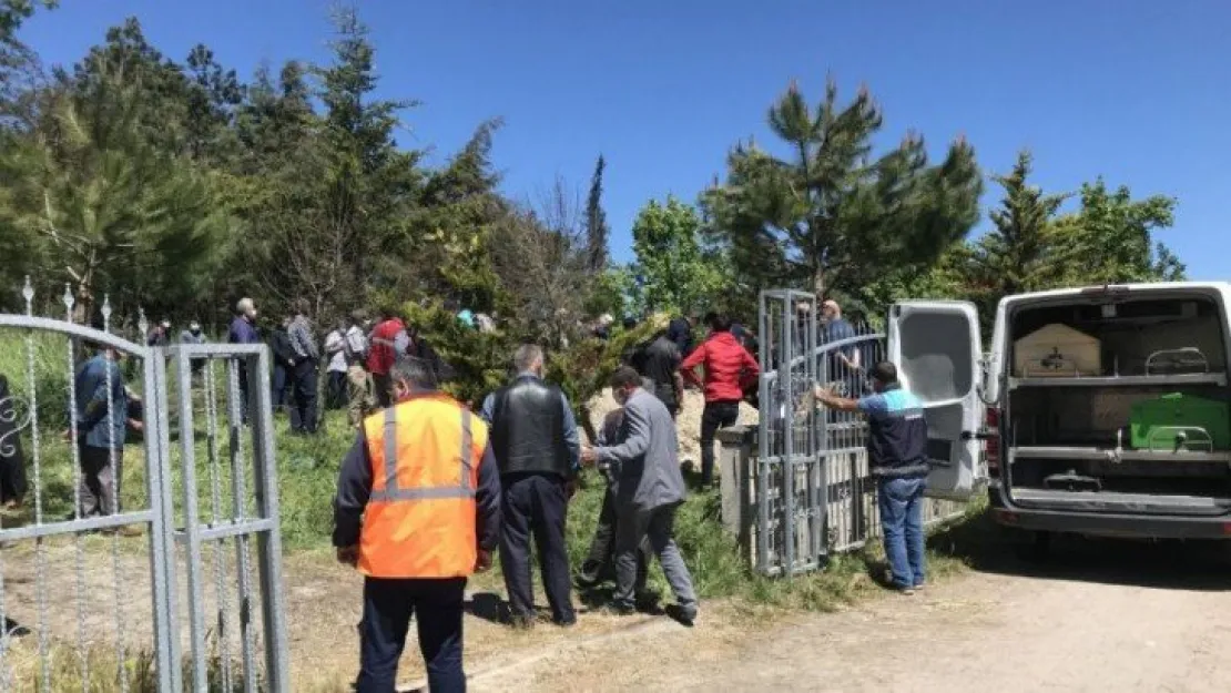 Cinayete kurban giden karı koca yan yana defnedildi