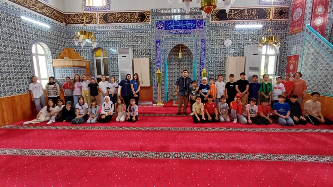 Çocuklar Tepeköy Mevlana Camii'nde hem öğrendi hem eğlendi