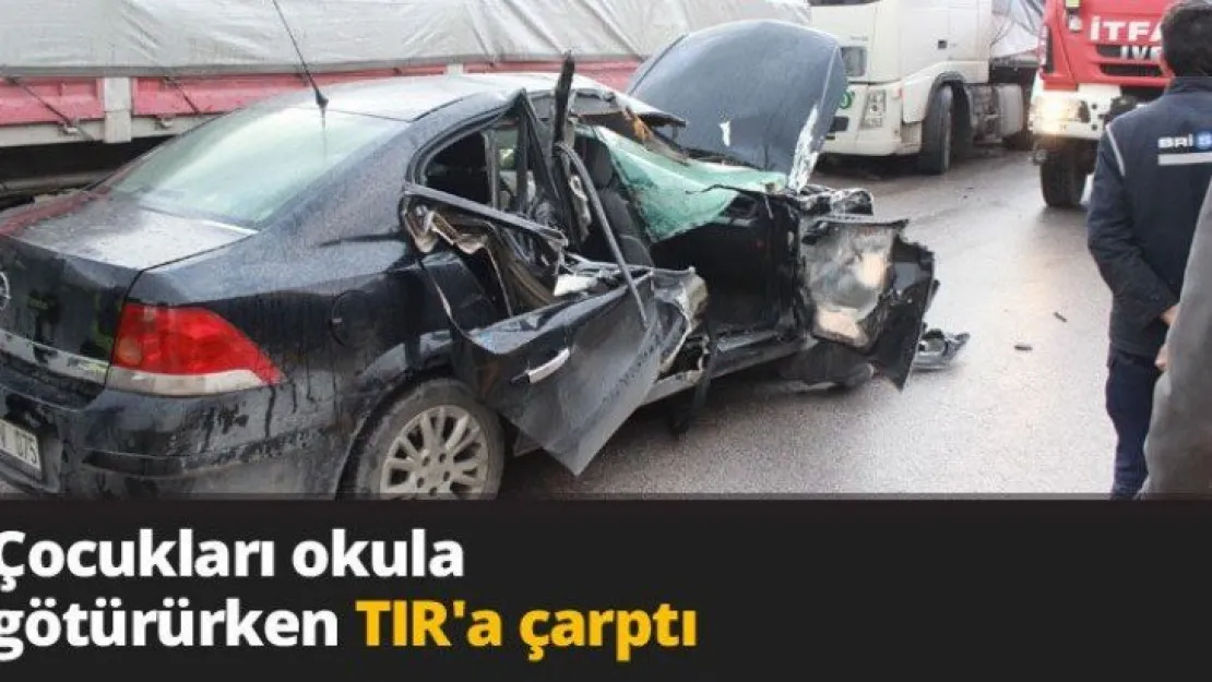 Çocukları okula götürürken TIR'a çarptı