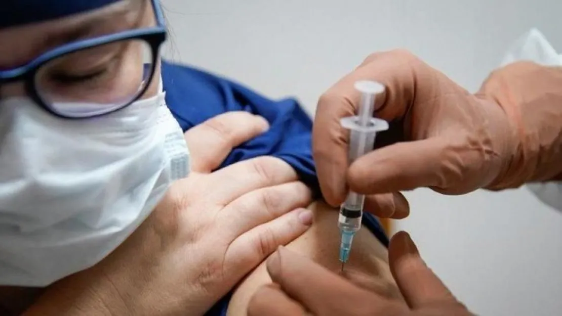 Corona virüsünde korkutan gelişme: Aşı testleri durdu