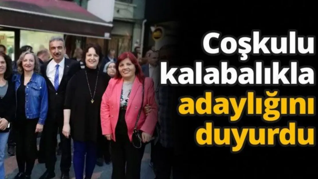 Coşkulu kalabalıkla adaylığını duyurdu