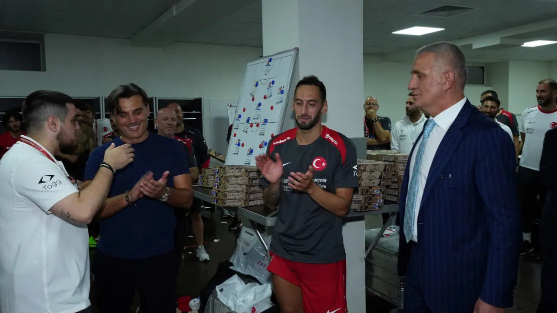 Cumhurbaşkanı Erdoğan'dan A Milli Futbol Takımı'na tebrik telefonu
