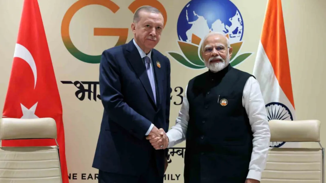 Erdoğan Modi ile bir araya geldi