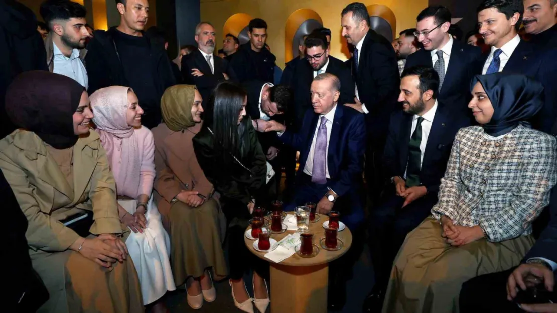 Cumhurbaşkanı Erdoğan, gençlerle bir araya geldi