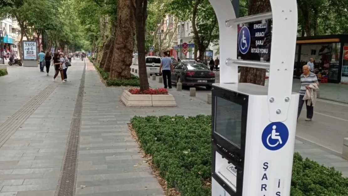 Cumhuriyet Bulvarı'na engelli şarj istasyonu