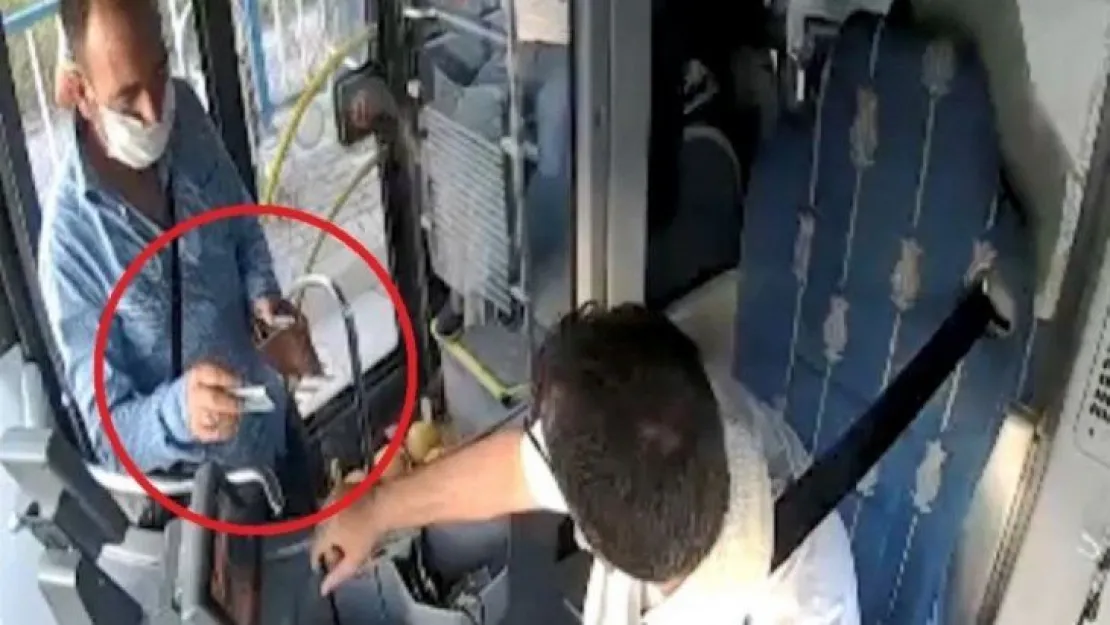 Cüzdanını bulan otobüs sürücüsüne para vererek teşekkür etmeye çalıştı