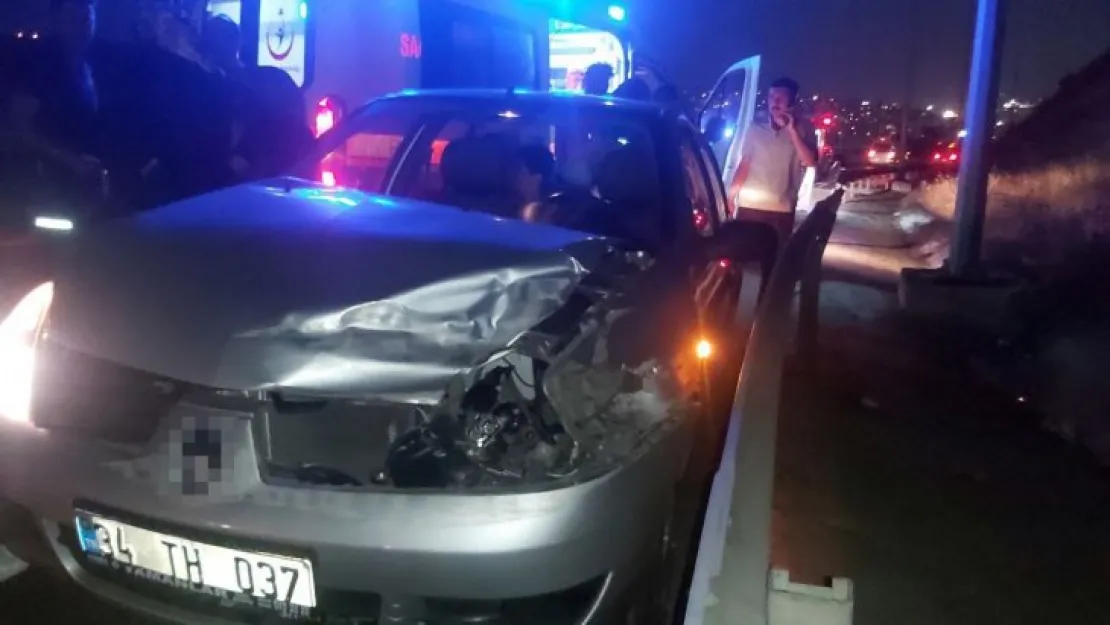D-100'de bariyere çarptı, yaralandı