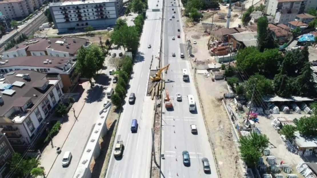 D-100'de birer şerit trafiğe kapatıldı