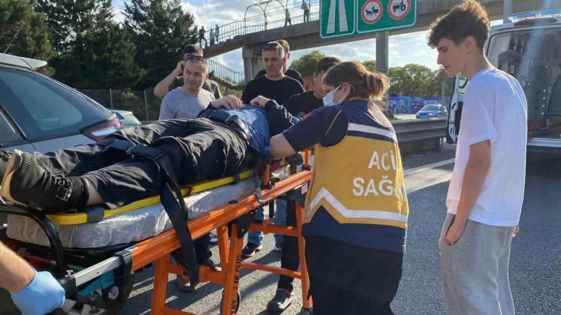 D-100'de otomobil bariyerlere çarptı