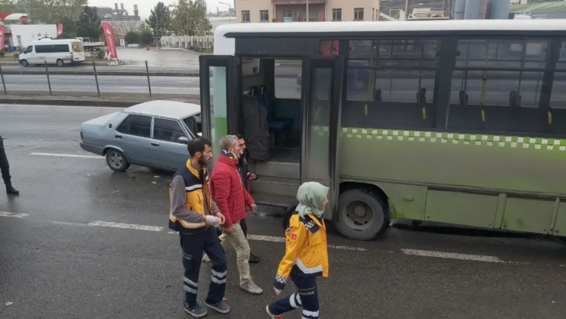 Yolcu indiren halk otobüsü kazaya karıştı!