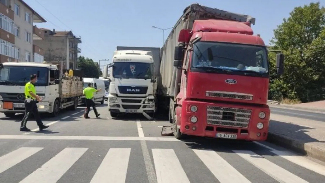 D130'de iki tır çarpıştı: 1 yaralı