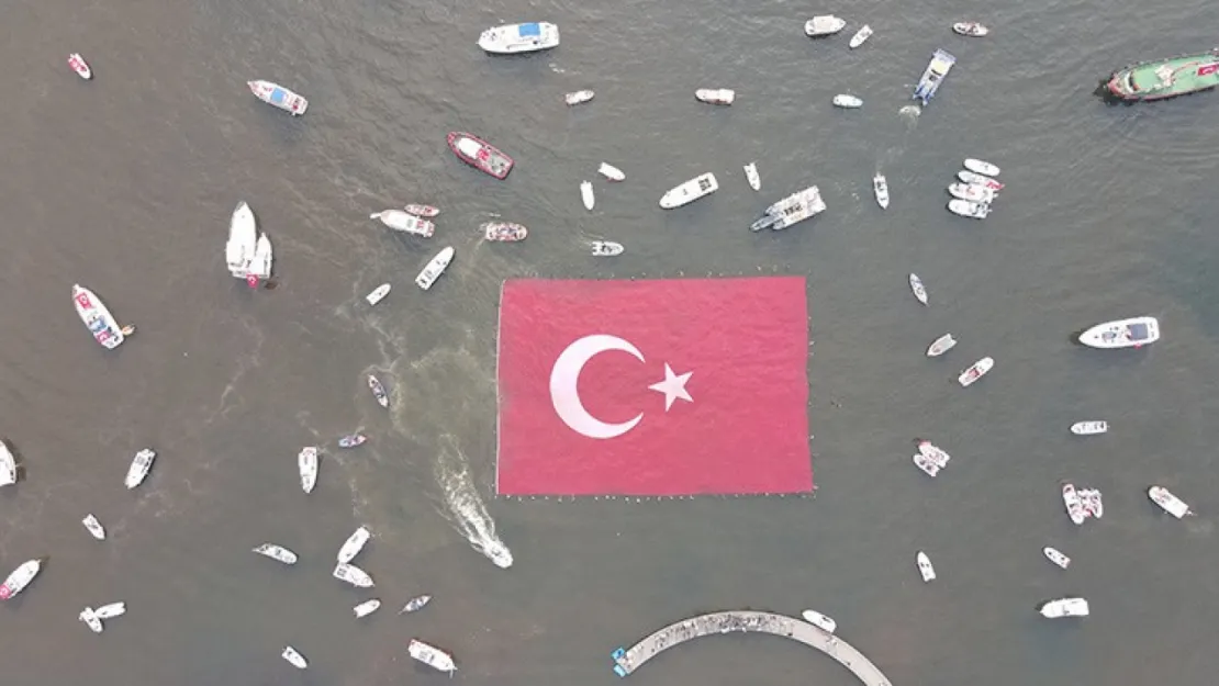 Bin 923 metrekarelik dev Türk bayrağı açılacak