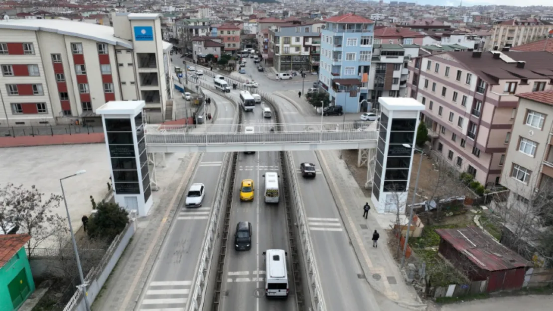 Darıca Okul Yolu Caddesi'nde üst geçit tamam