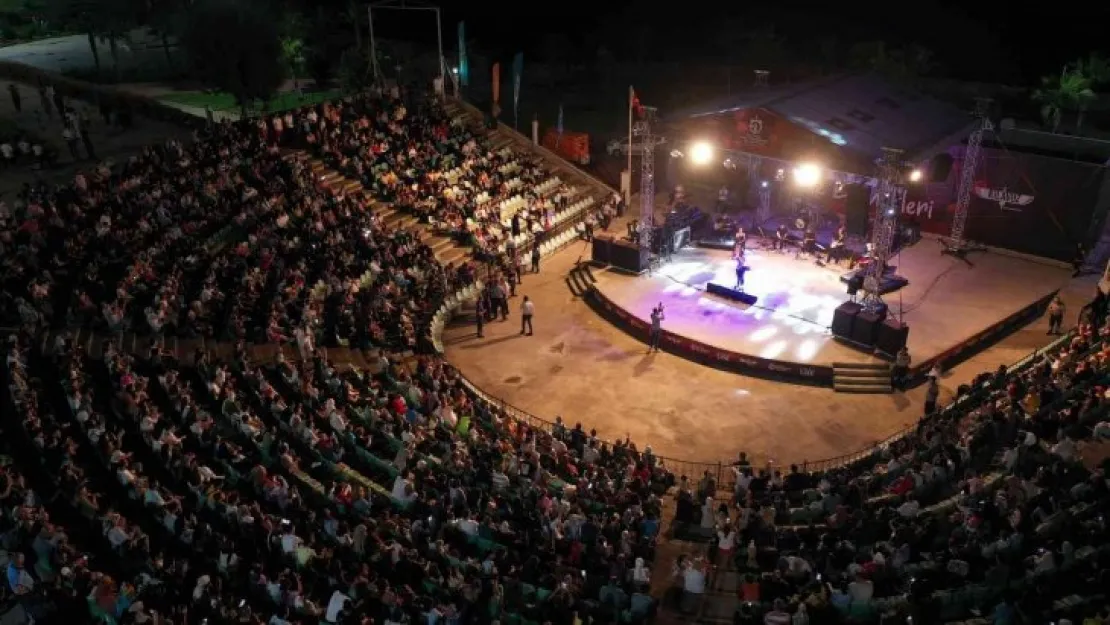 Darıca Sahili, Eser Eyüboğlu ile şenlendi