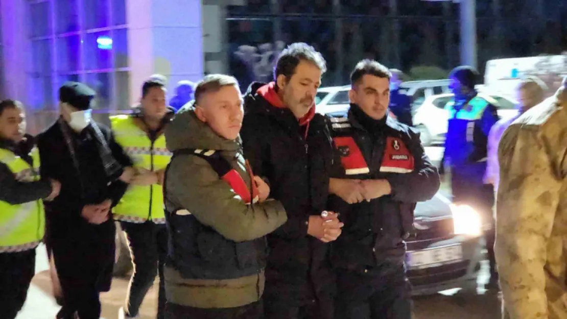 Depremde 120 kişiye mezar olan otelin sahibi ve oğlu hastaneye getirildi