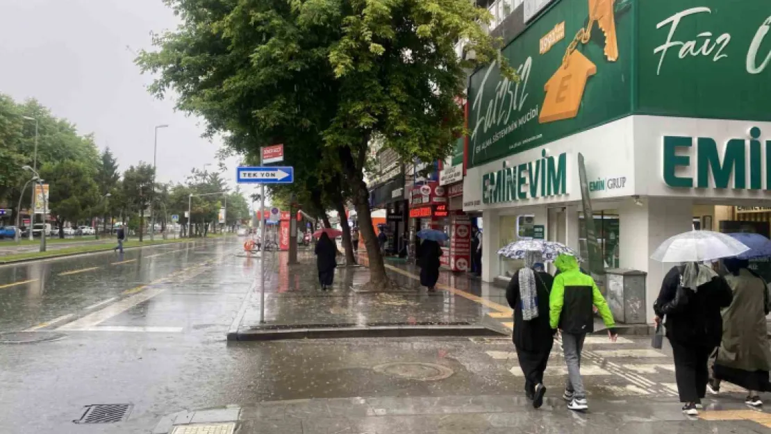 Sakarya'da mahalle sular altında kaldı
