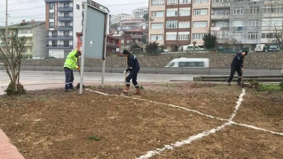 Derince D-100 yol kenarına çevre düzenlemesi