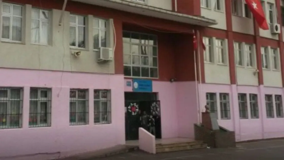 Derince'de okul müdürü görevinden alındı!