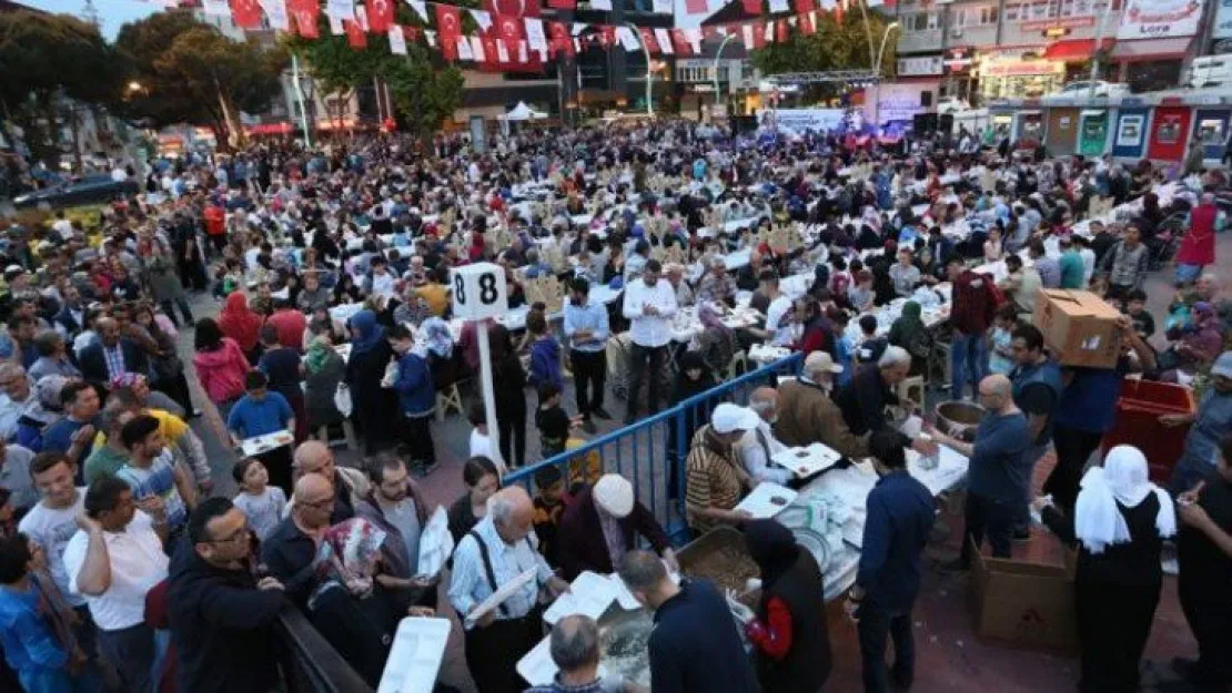 Derinceliler iftarda meydana sığmadı