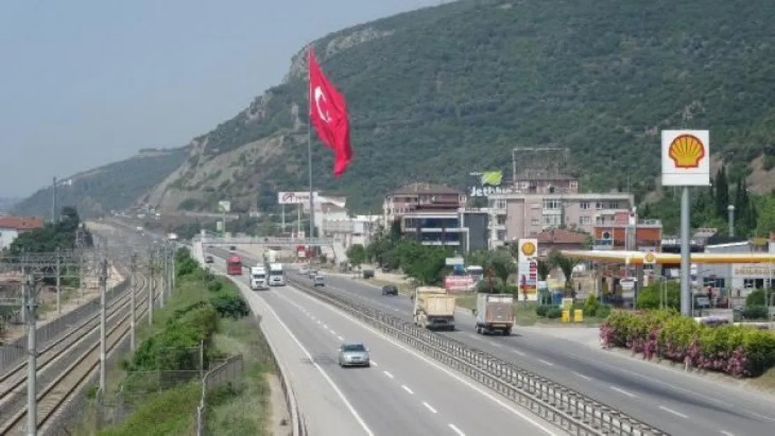 Dev Türk bayrağı, Kocaeli semalarında dalgalanıyor