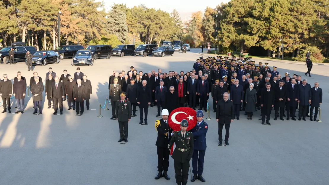 Devlet erkanı Ata'nın huzurunda