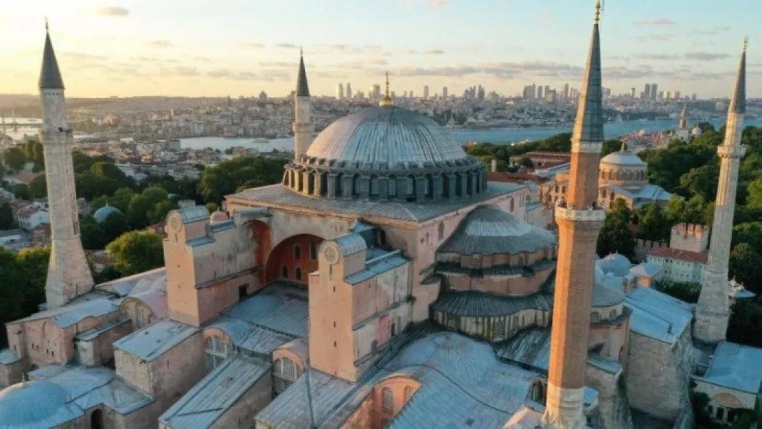 Din İşleri'nden Ayasofya açıklaması: Perdelenmeli ve karartılmalı