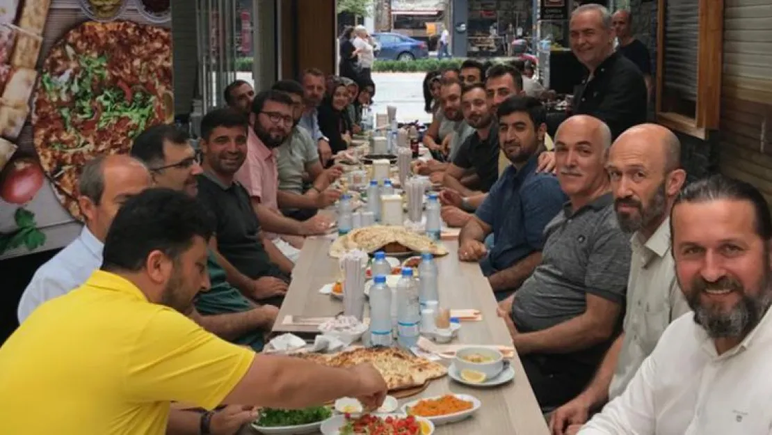 Diyanet Birlik Sen,  İl Müftülüğü çalışanlarıyla yemekte buluştu