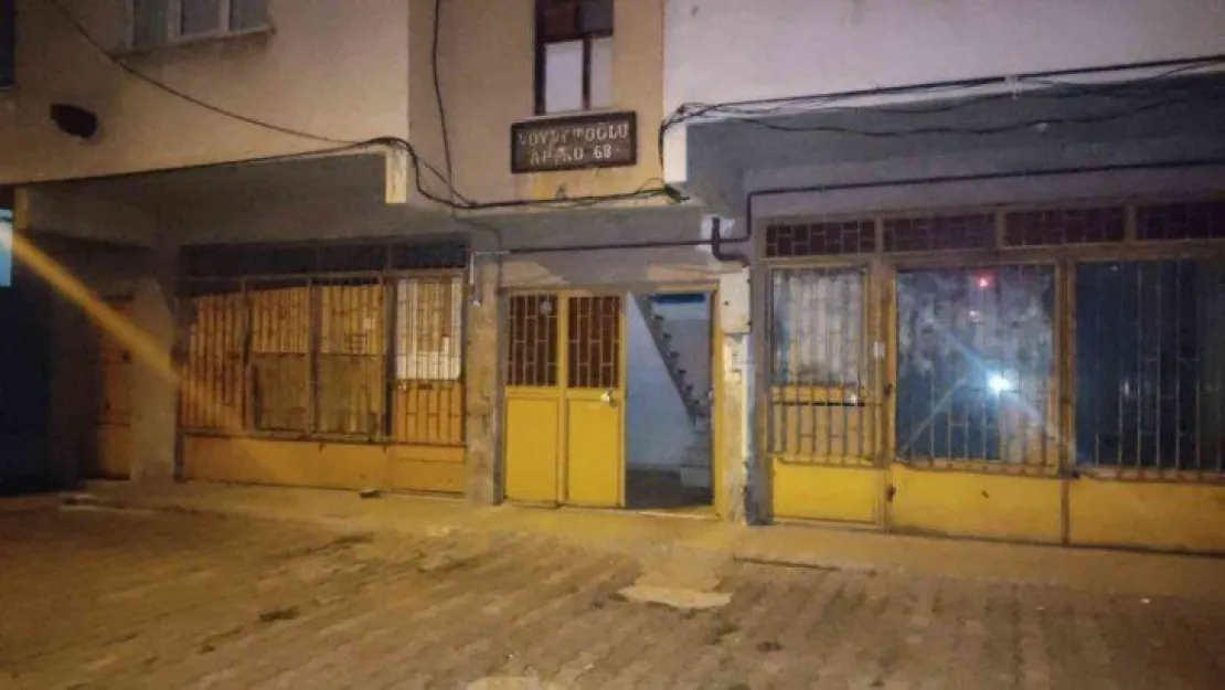 Doğalgazlı binanın bacasından çıkan yangın korkuttu