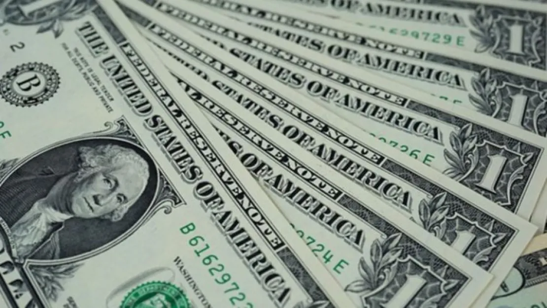 Dolar, Euro'yu geçti 