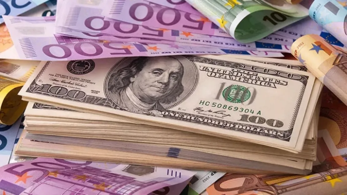 Dolar ile Euro başa baş gidiyor 