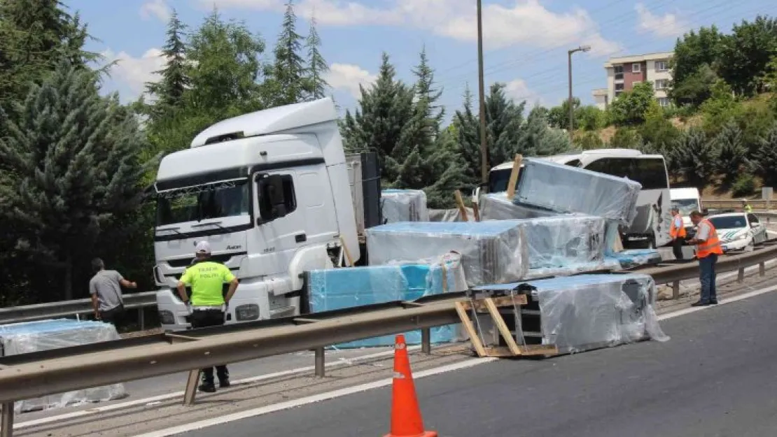 3 milyonluk elektrik panoları TEM'de yola saçıldı