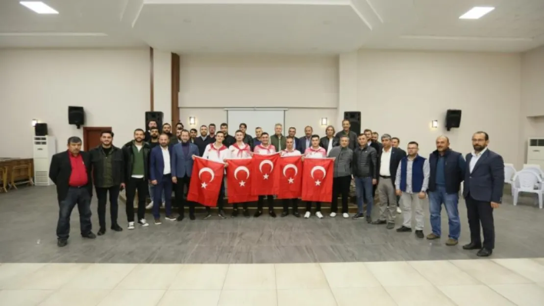 Dualarla asker ocağına uğurlandılar