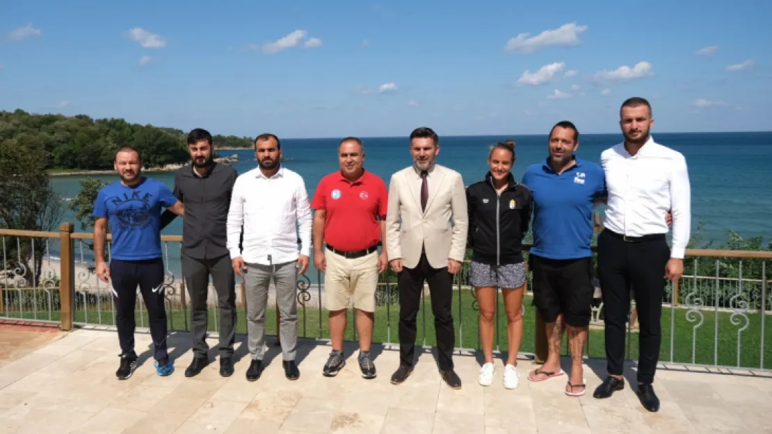 Dünya şampiyonu yüzücüler Kocaeli'de kulaç atacak